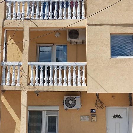 Airport Md Rooms 2 Belgrado Exterior foto
